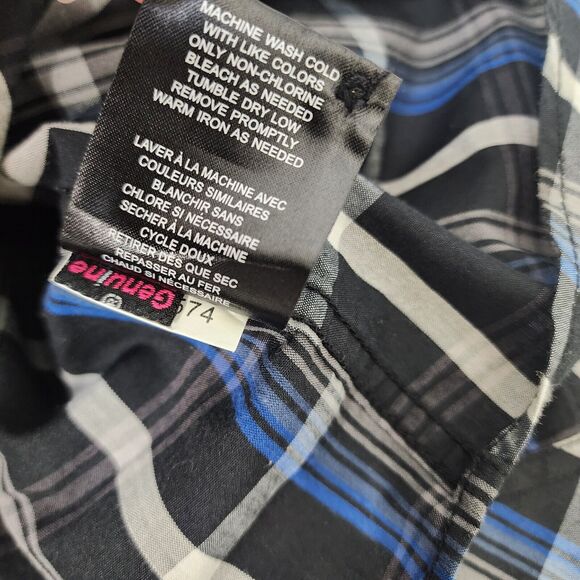 Volcom Mens Shirt Size XL Plaid Casual Button Down Black Blue Long Sleeve Pocket - Picture 10 of 10